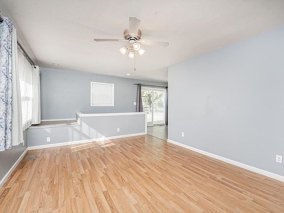4th image of 206 E Berry Ave