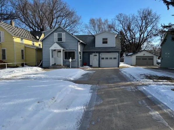 520 17th St N, Moorhead, MN 56560