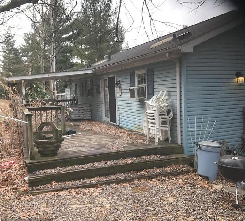 2nd image of 555 Ridge Rd