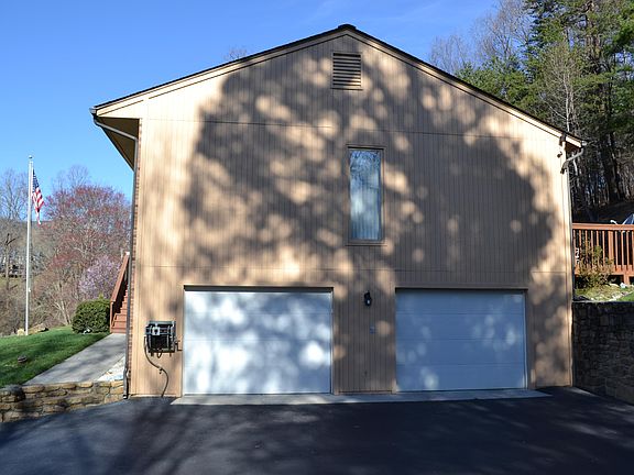 3rd image of 7451 Carriage Hills Dr