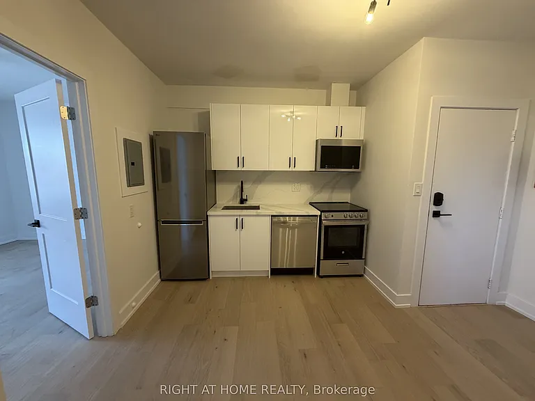 2245 Dundas St W #201 — Photo 2