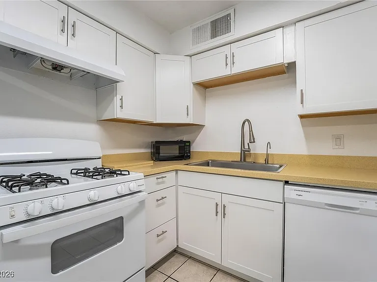 4302 Lynnann Dr — Photo 11