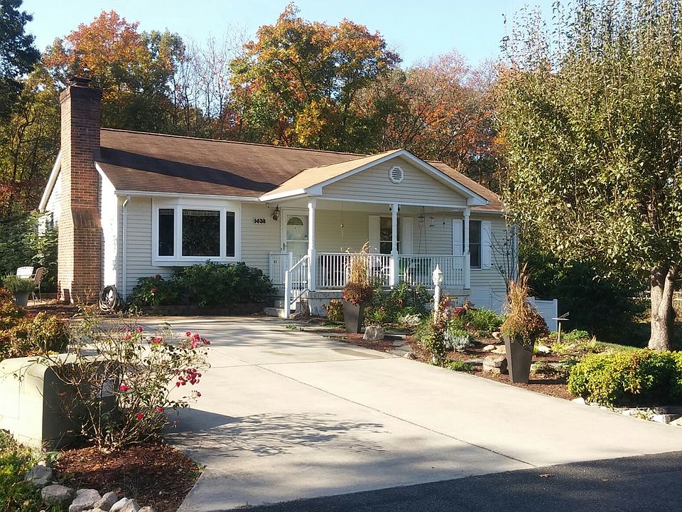 2nd image of 1438 River Ct