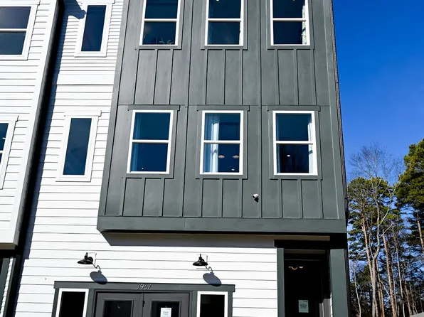 8012 Cedarsmith Ct, Charlotte, NC 28217