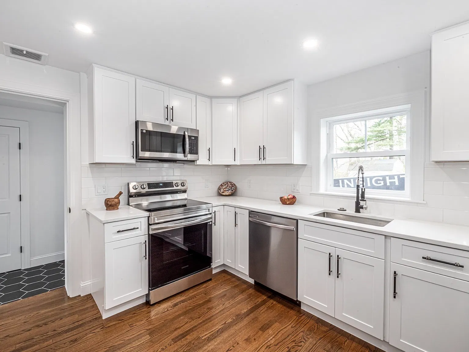 4 bed, 1749 sqft, $4,600 — Photo 4