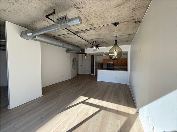 4th image of 115 W Peachtree Pl NW Unit 419