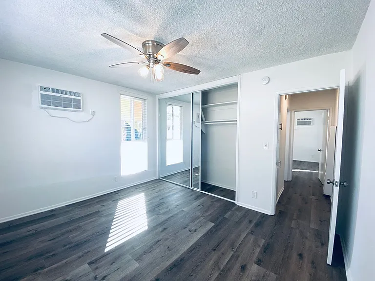7351 Variel Ave — Photo 23