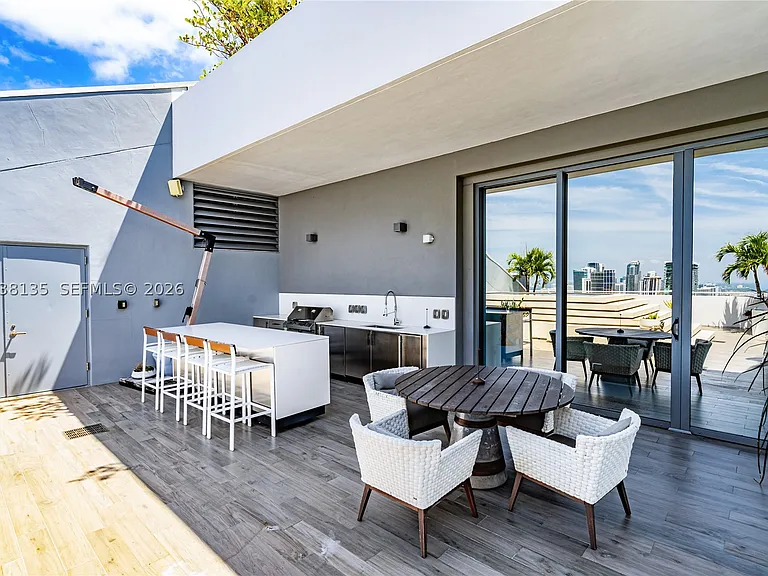 88 SW 7th St #Penthouse 4203 — Photo 12