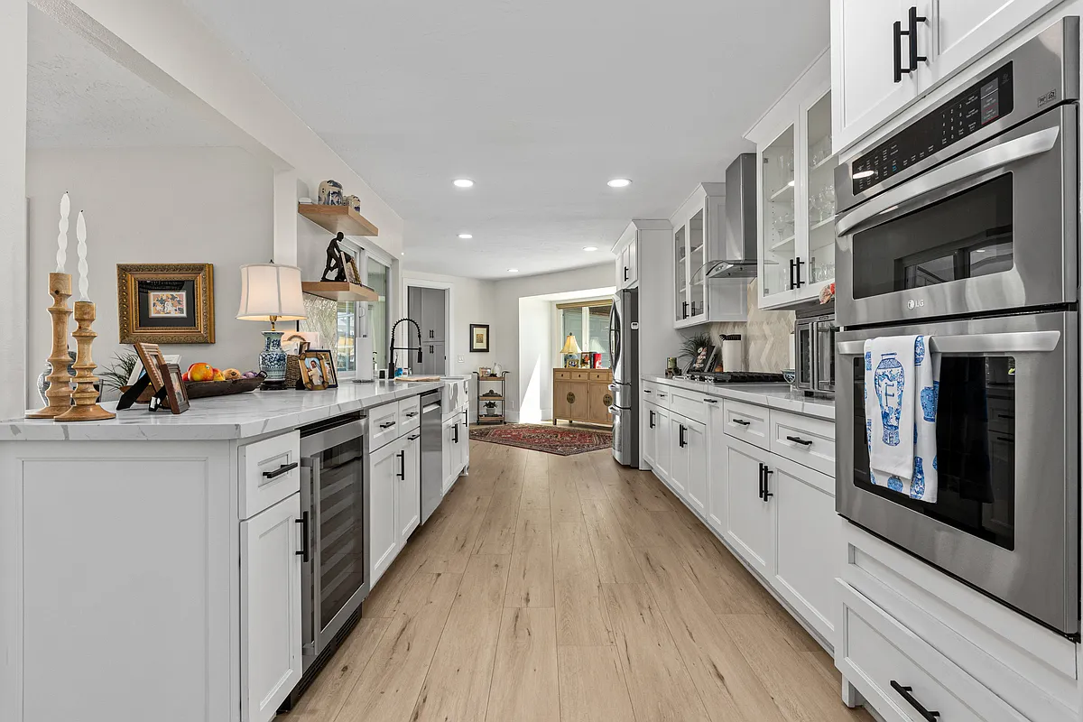 7050 Almaden Ln — Photo 2