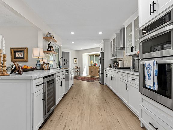 2nd image of 7050 Almaden Ln