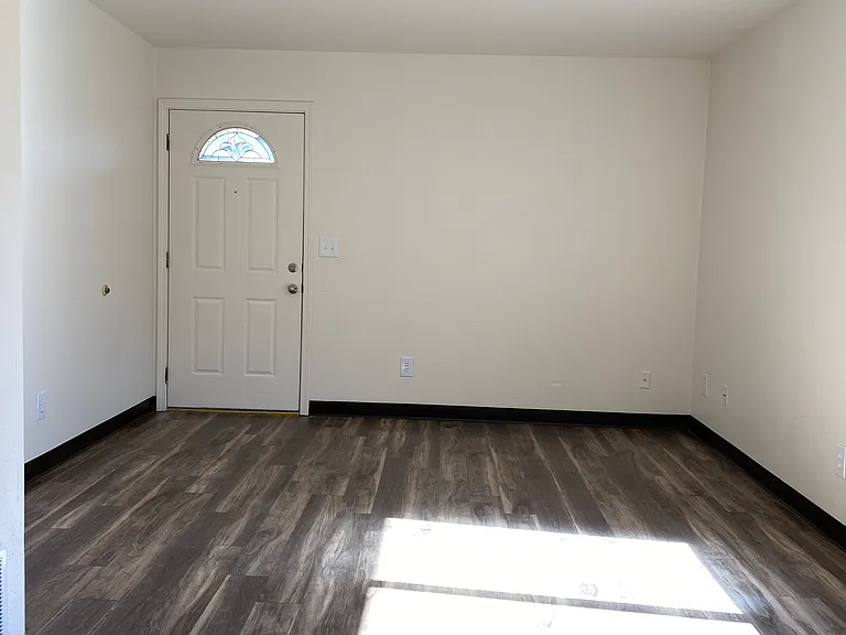 Creekview Apartments — Photo 11