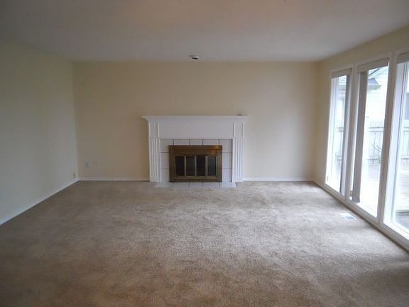 3rd image of 1601 SE 163rd Pl