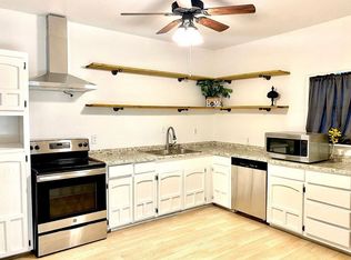 904 Levis Rd, Victoria, TX 77901