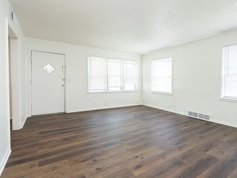631 N Mount Carmel St — Photo 6