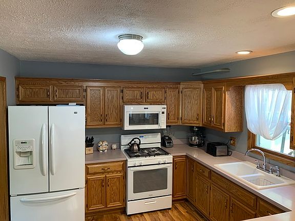 5th image of 5185 Newport Dr
