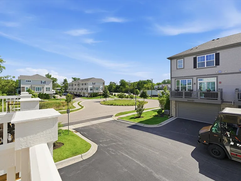 30W023 Brayman Ct — Photo 36