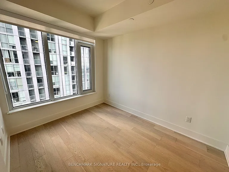 11 Yorkville Ave #3604 — Photo 8