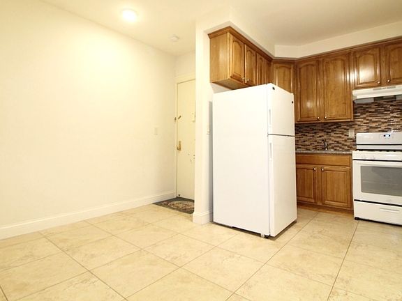 3rd image of 37 Bay 26th St #2