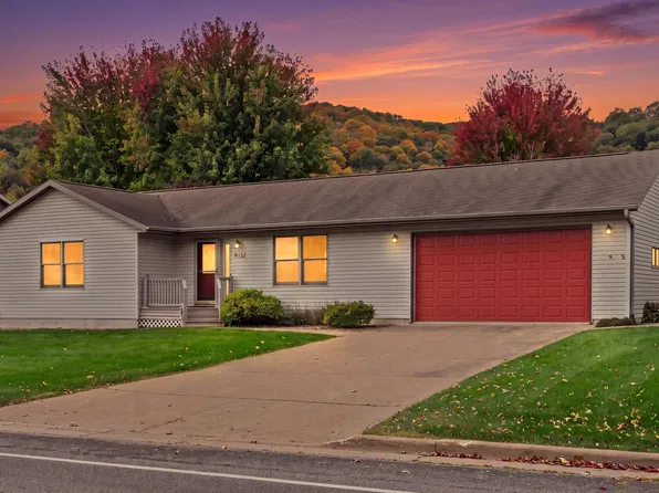 913 Jonathan Ln, La Crescent, MN 55947