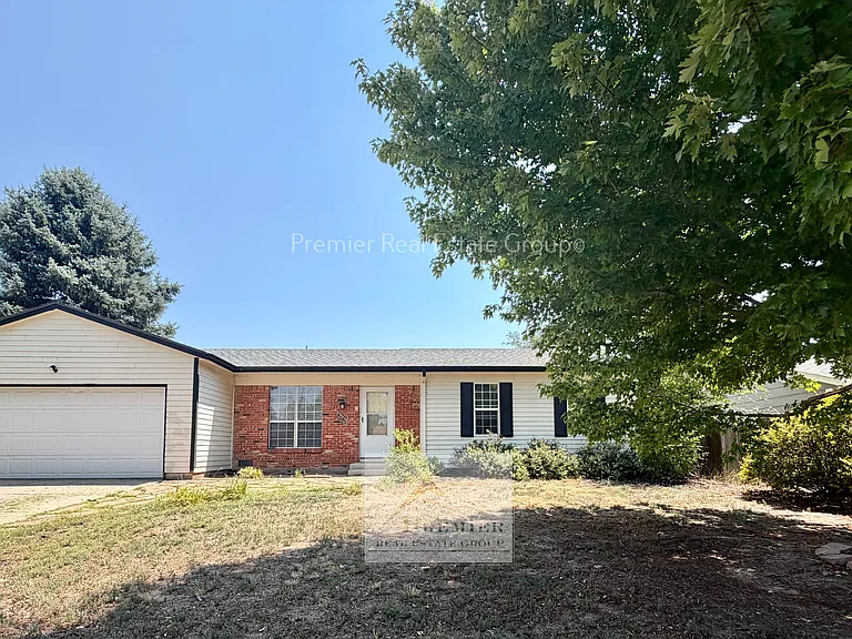 4645 Monica Dr — Photo 1