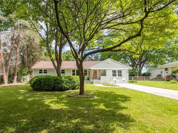 6112 Auburndale Dr, Greensboro, NC 27410