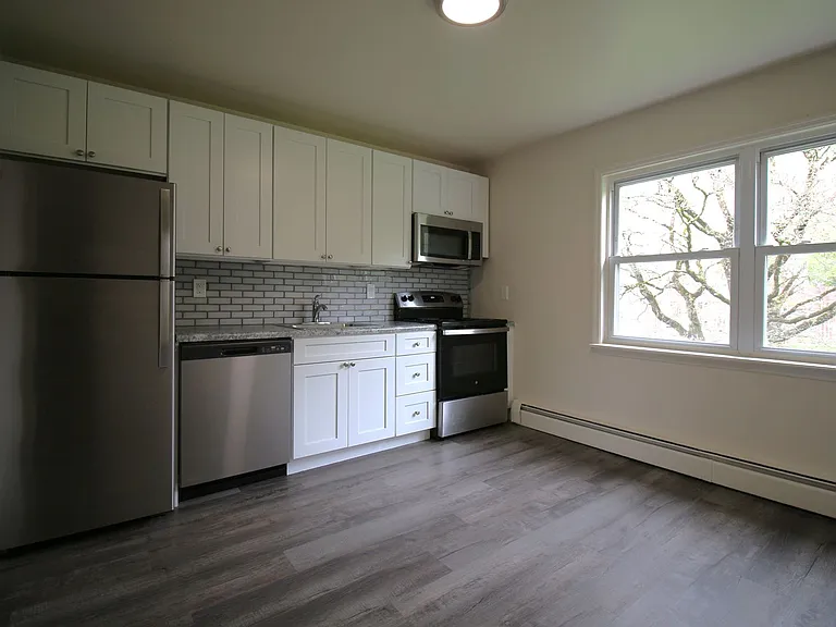 Village Crest Apartments — Photo 7