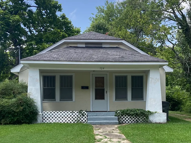 104 Francis St — Photo 1