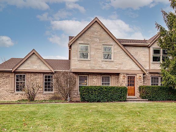 2nd image of 7 Middlebury Ln