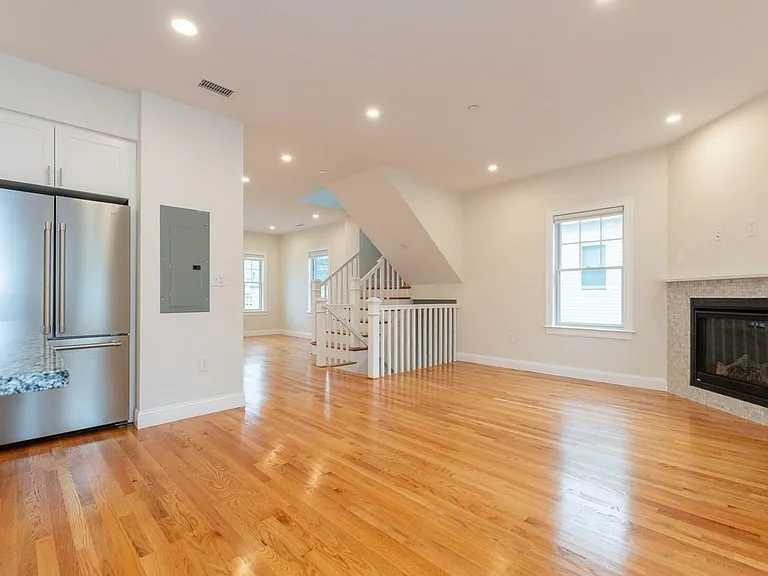 210 Adams St #3 — Photo 13