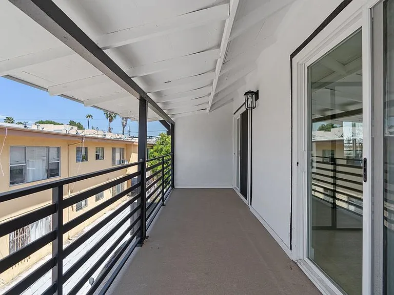 1206 Tamarind Ave — Photo 36