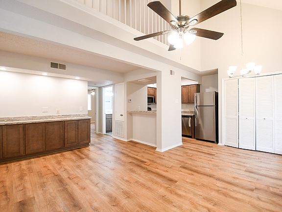 3rd image of 2113 N Woodlawn Ave APT C