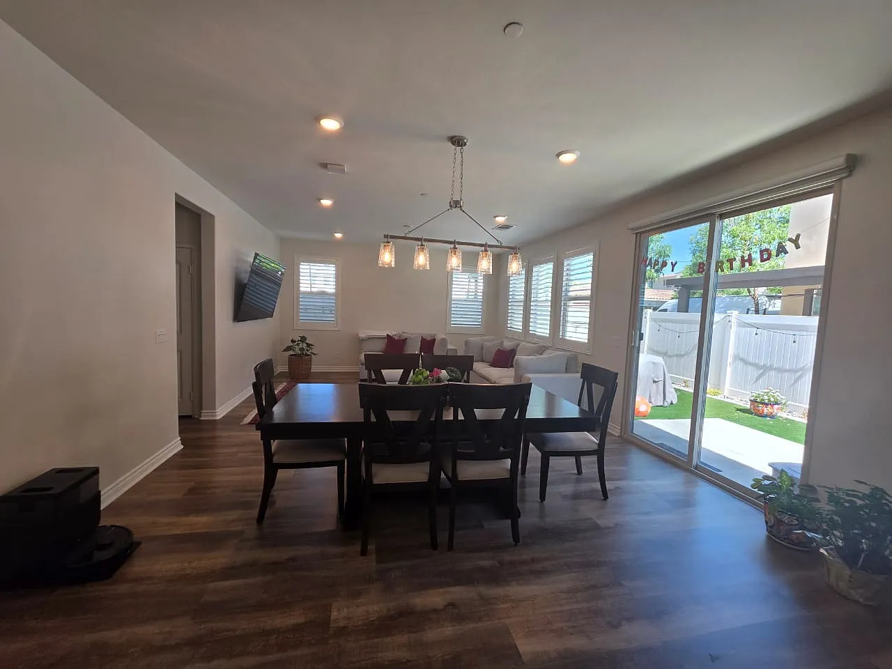 3 bed, 1937 sqft, $3,299 — Photo 4