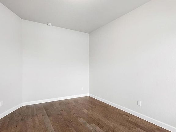 3rd image of 5205 Bridge Dr