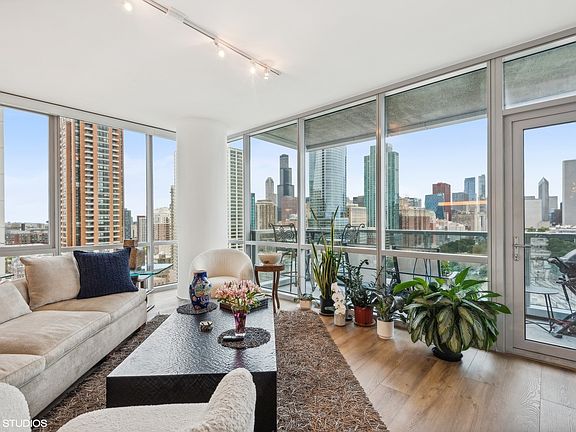 2nd image of 1201 S Prairie Ave #2001