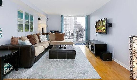 4th image of 1250 N La Salle Dr APT 1710