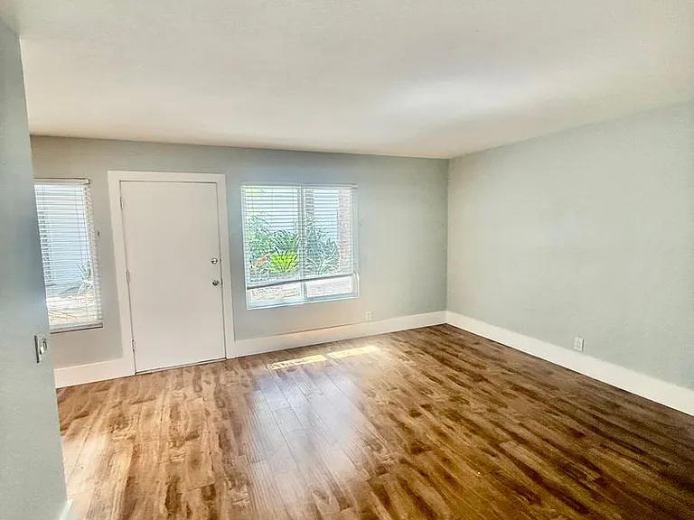 Howard & Lexington Apts — Photo 15
