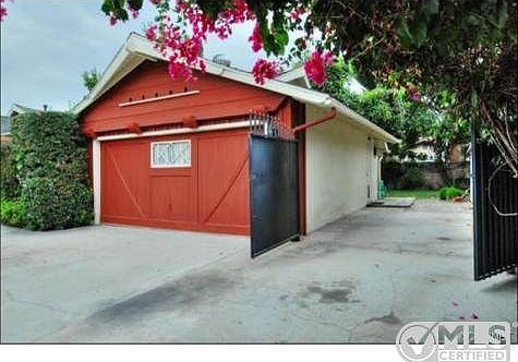 4th image of 6149 Wilkinson Ave