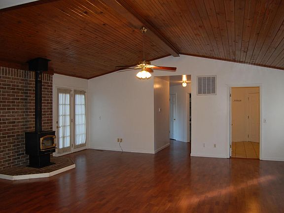3rd image of 48 Lakehill Dr