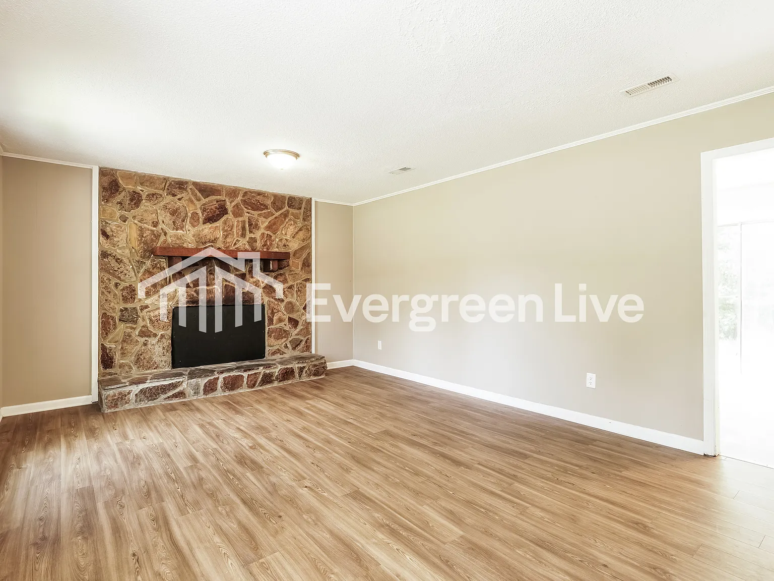 3 bed, 2.0 bath, 1248 sqft, $1,245 — Photo 3