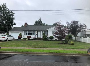 4 McKinley Pl, Massapequa, NY 11758