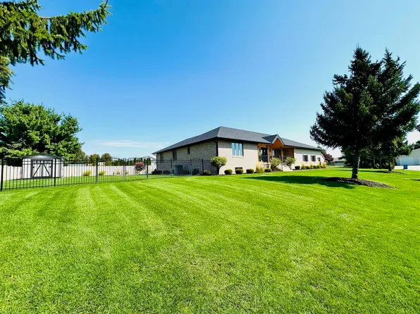 645 W Timothy Dr, La Porte, IN 46350