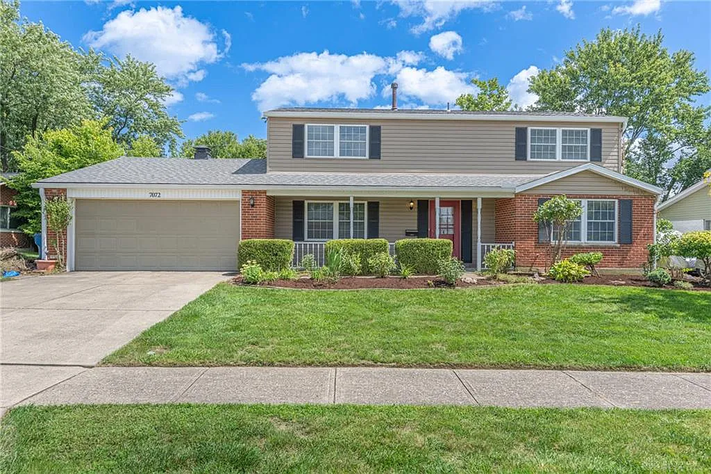 4 bed, 2.5 bath, 2518 sqft, $2,300 — Photo 1