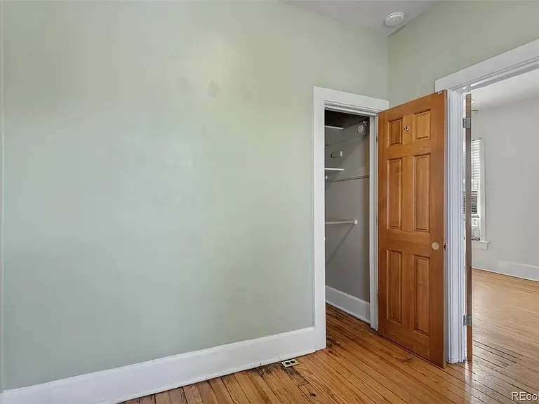 914 E Iowa Ave — Photo 3