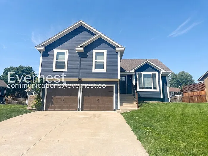 1902 Brent Ln — Photo 2