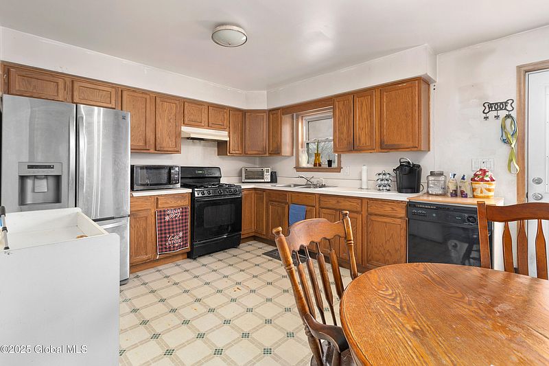 4th image of 140 Sunny Knolls Lane
