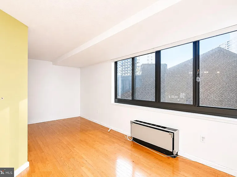 1420 Locust St #8B — Photo 4