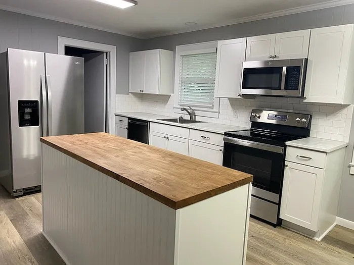3 bed, 2.0 bath, 2023 sqft, $1,650 — Photo 3