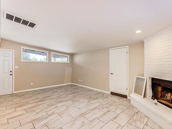 3rd image of 1308 S Darrow Dr