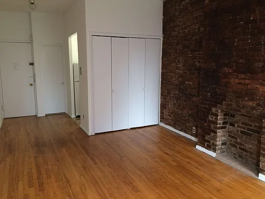 Rented by Acacia Realty | media 7