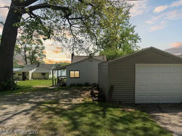 4181 Minnetonka Dr, Linden, MI 48451